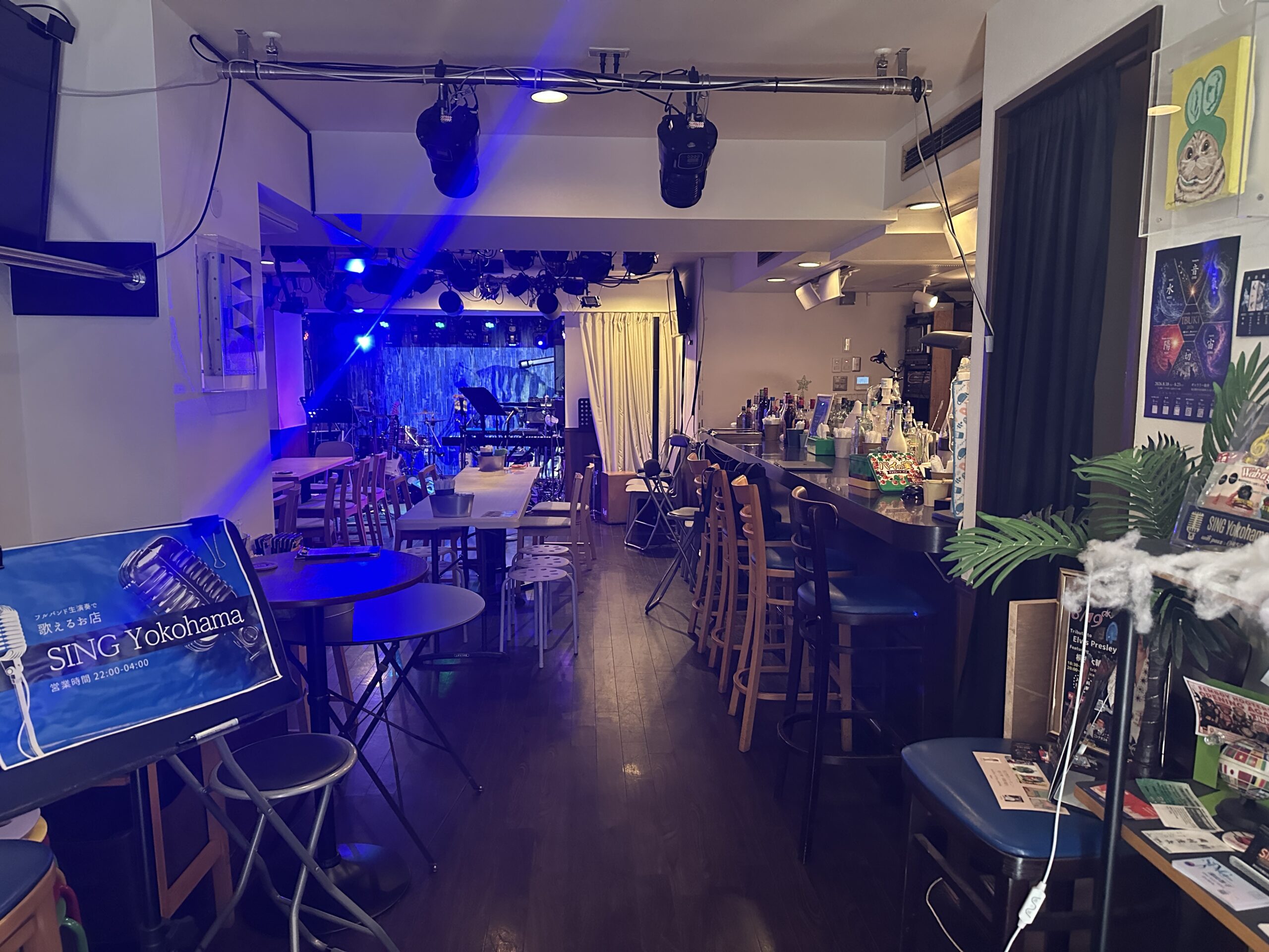 会場全景とステージ